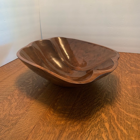 Large Beautiful Laquered Handmade Wood Bowl from the Mil Cumbres area of Mexico - Picture 3 of 10